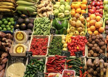 Se tenir loin des OGM en déchiffrant les étiquettes sur les fruits et légumes