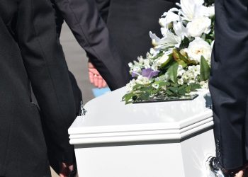 Obsèques : comment rendre un dernier hommage à un proche ?
