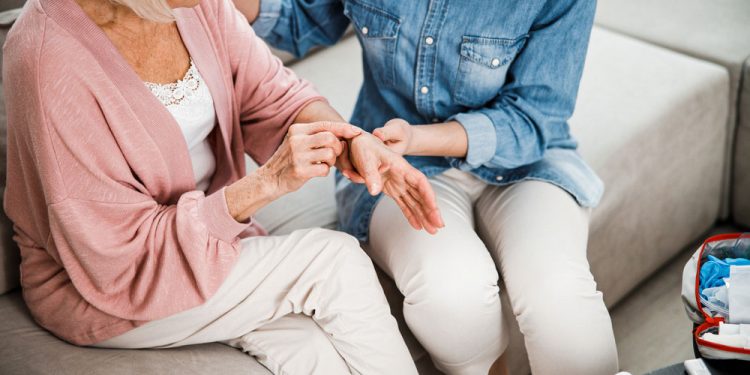 personne-agee-medecin